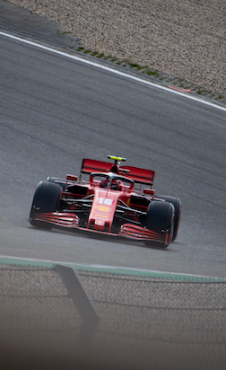 image de la voiture de charles leclerc